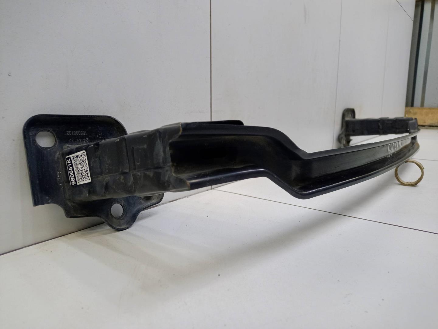 Усилитель переднего бампера