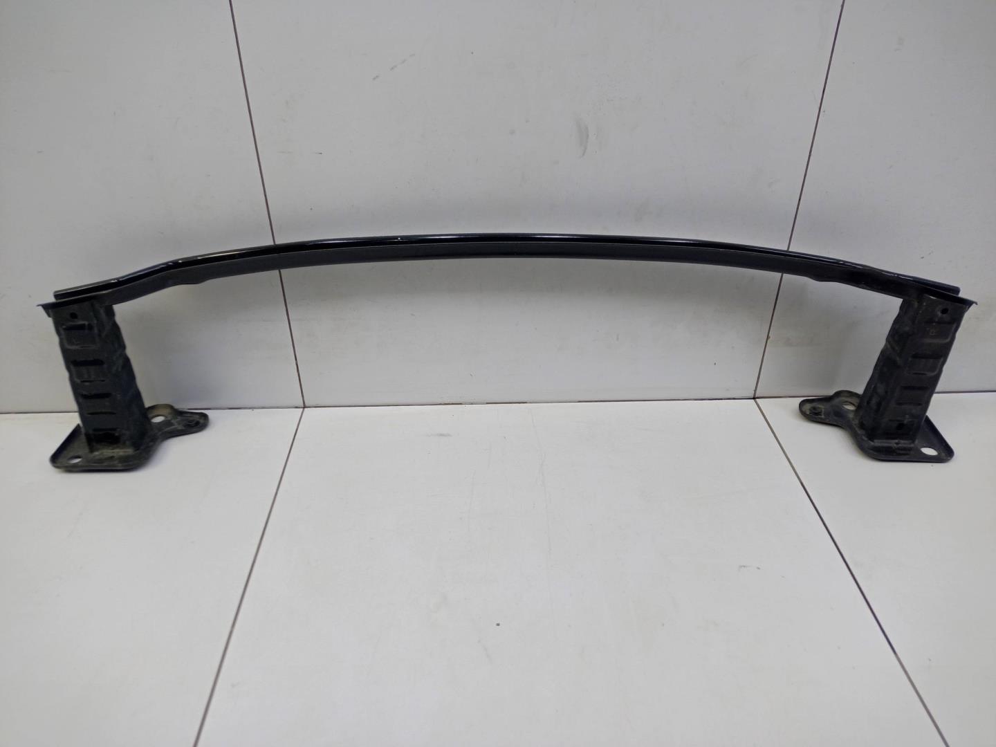 Усилитель переднего бампера