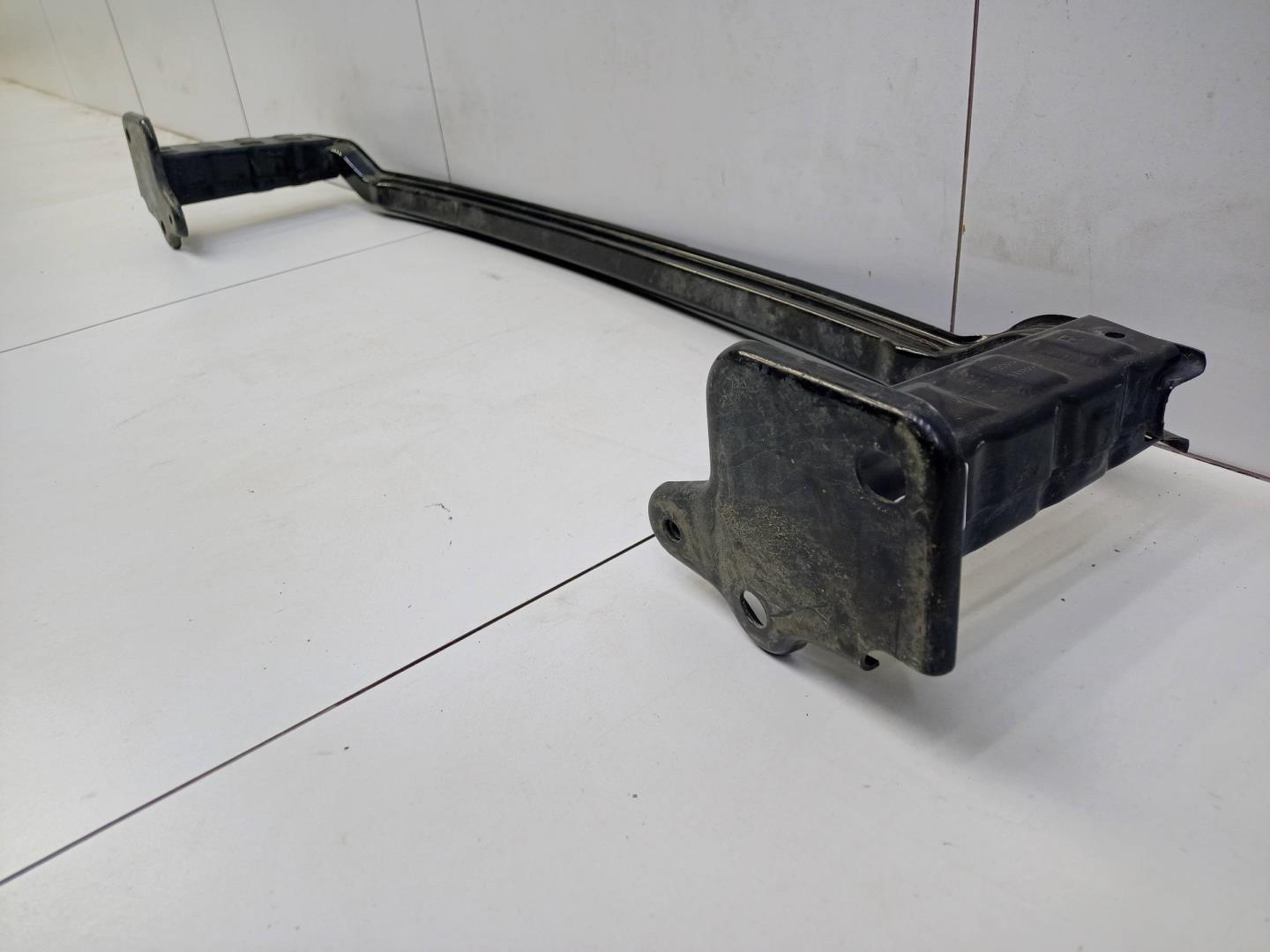 Усилитель переднего бампера