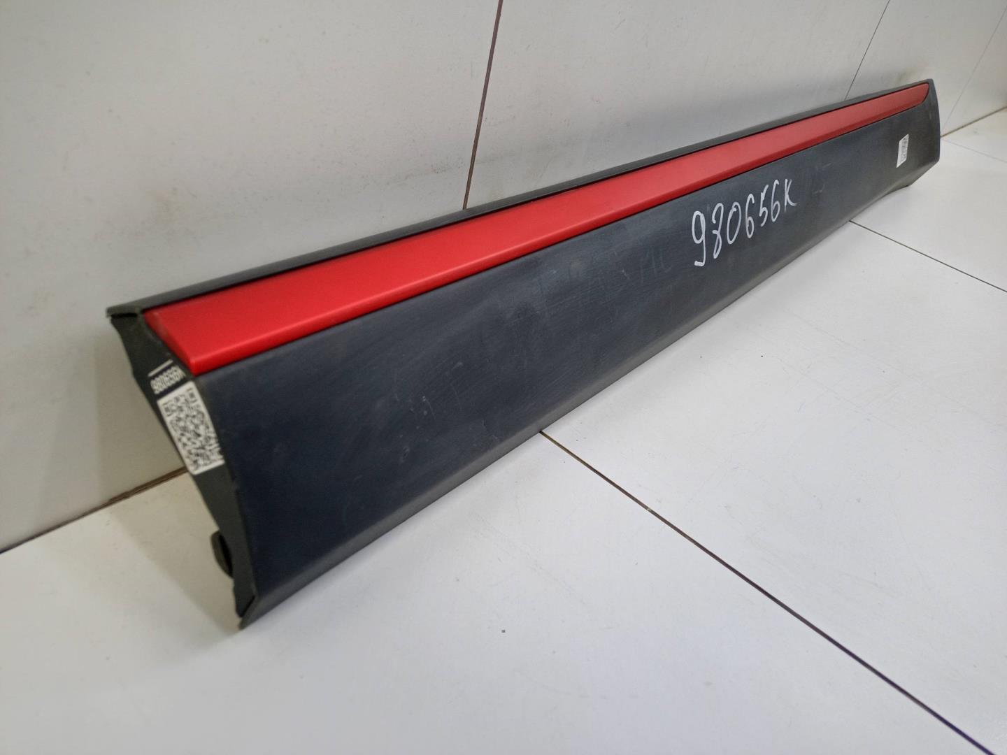 Накладка двери передней правой