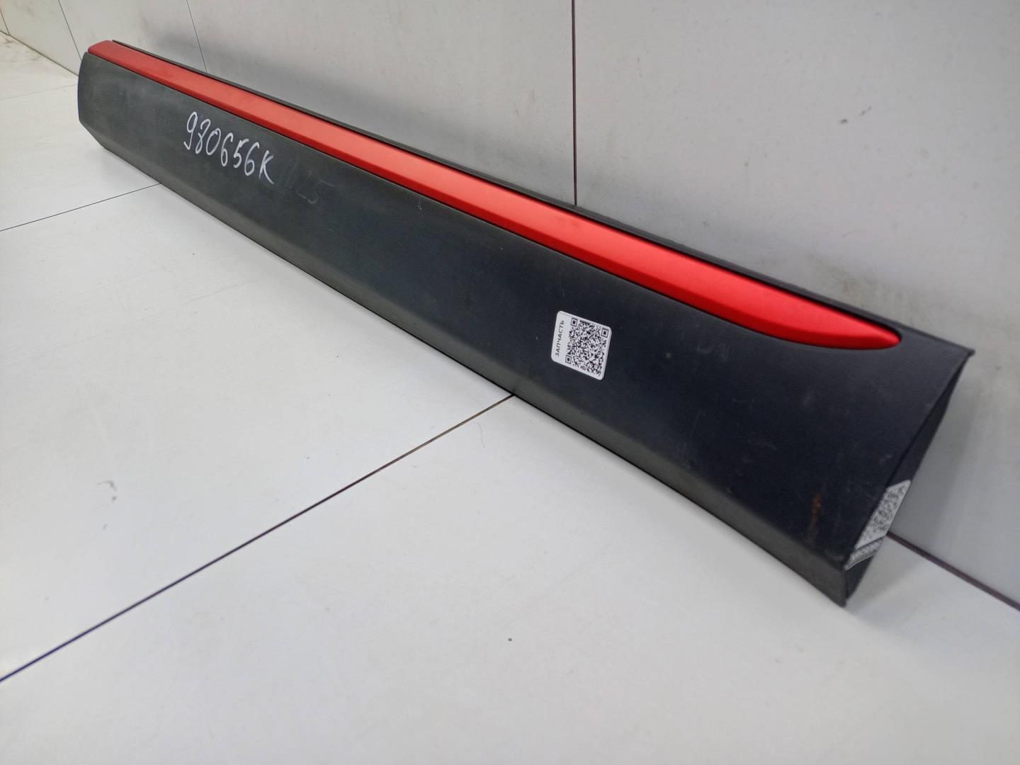 Накладка двери передней правой