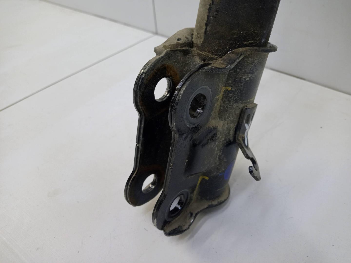 Амортизатор передний левый