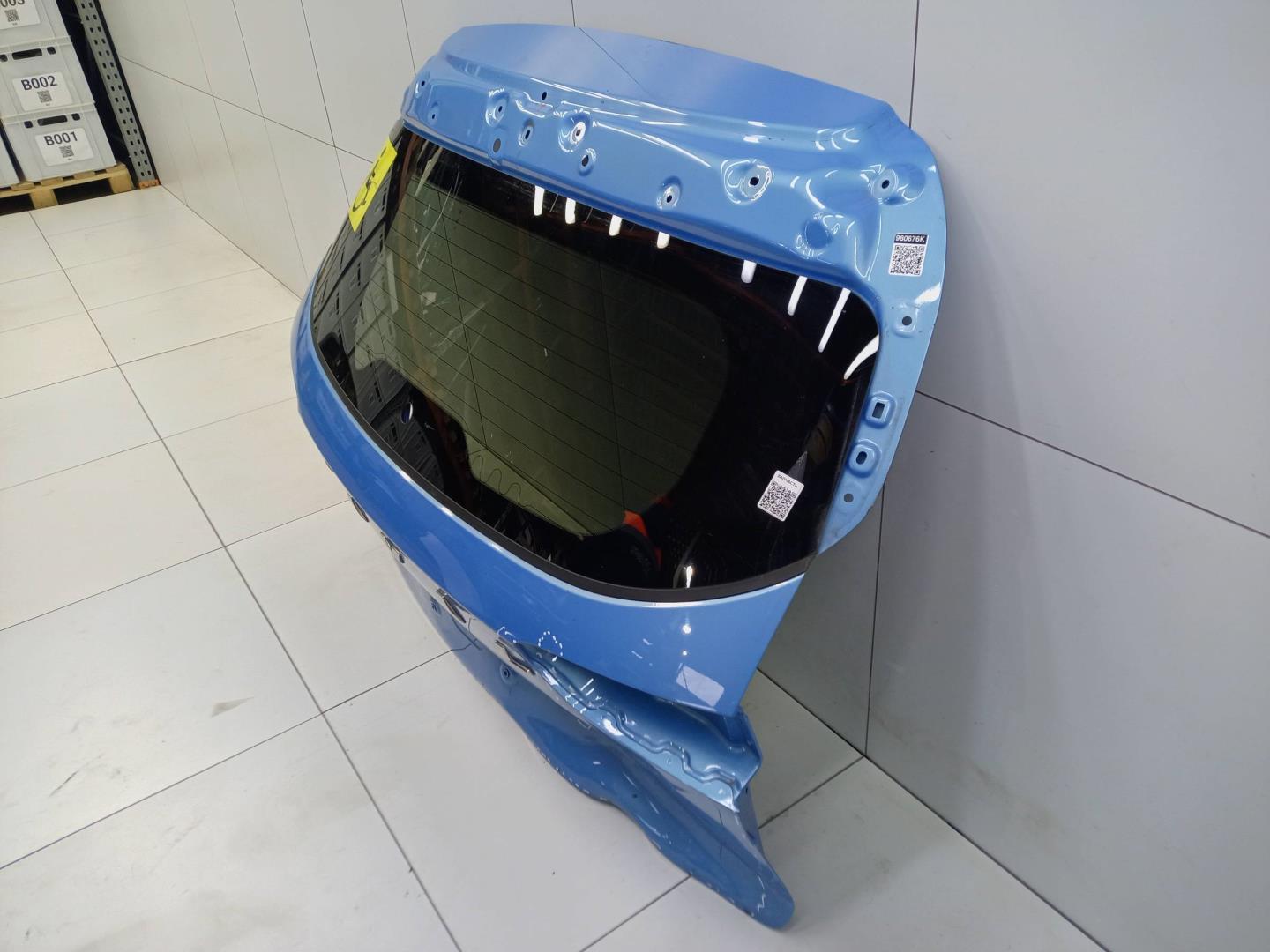 Стекло двери багажника