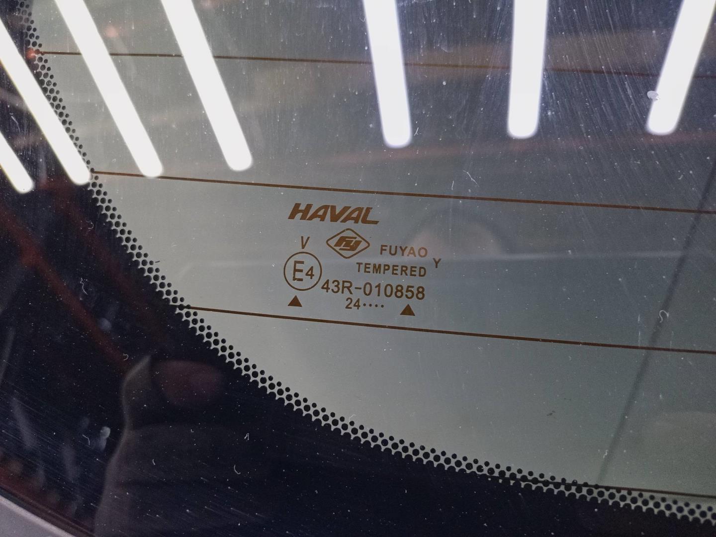 Стекло двери багажника