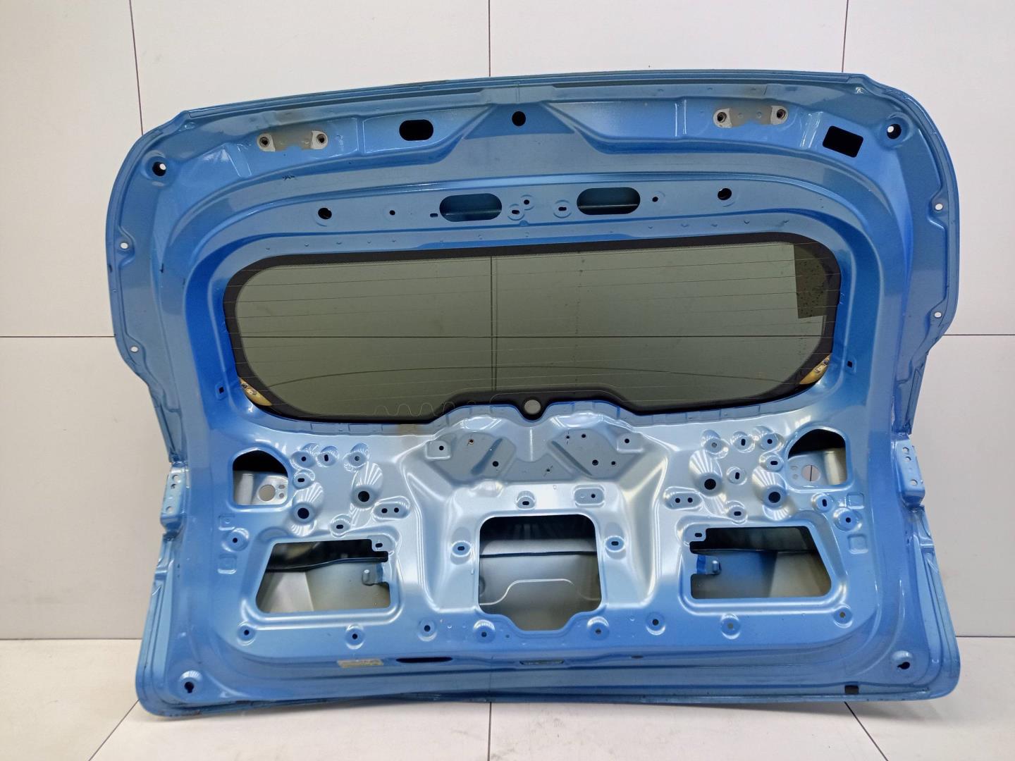 Стекло двери багажника