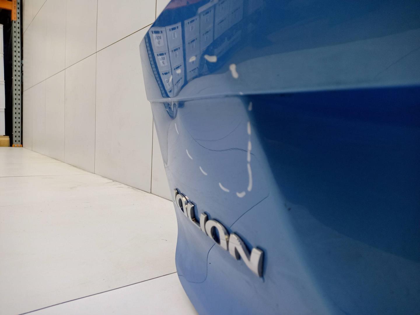 Стекло двери багажника