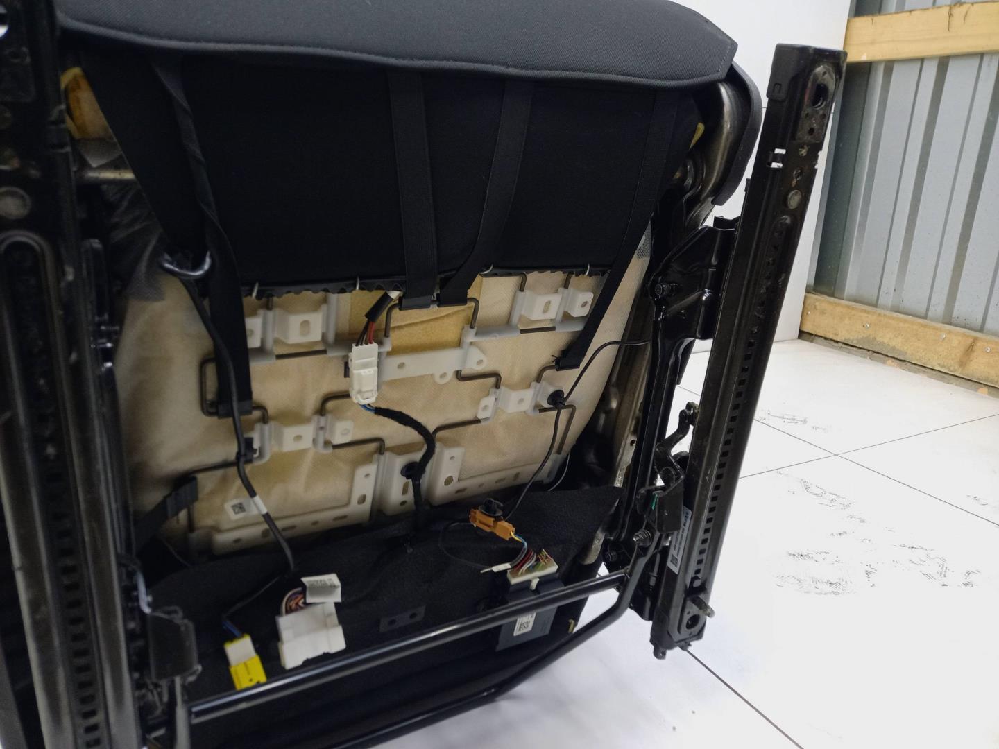 Сиденье переднее левое