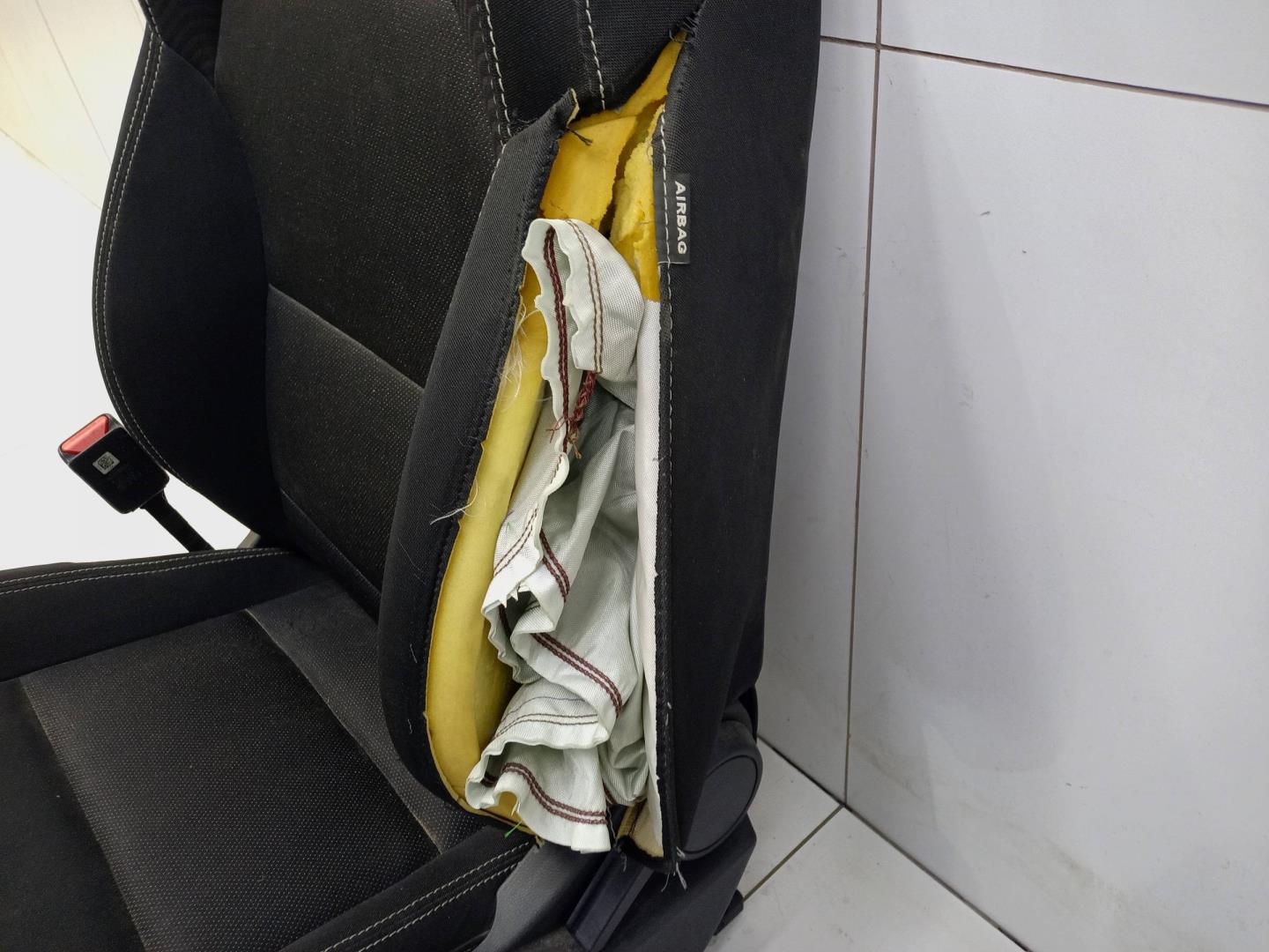 Сиденье переднее левое