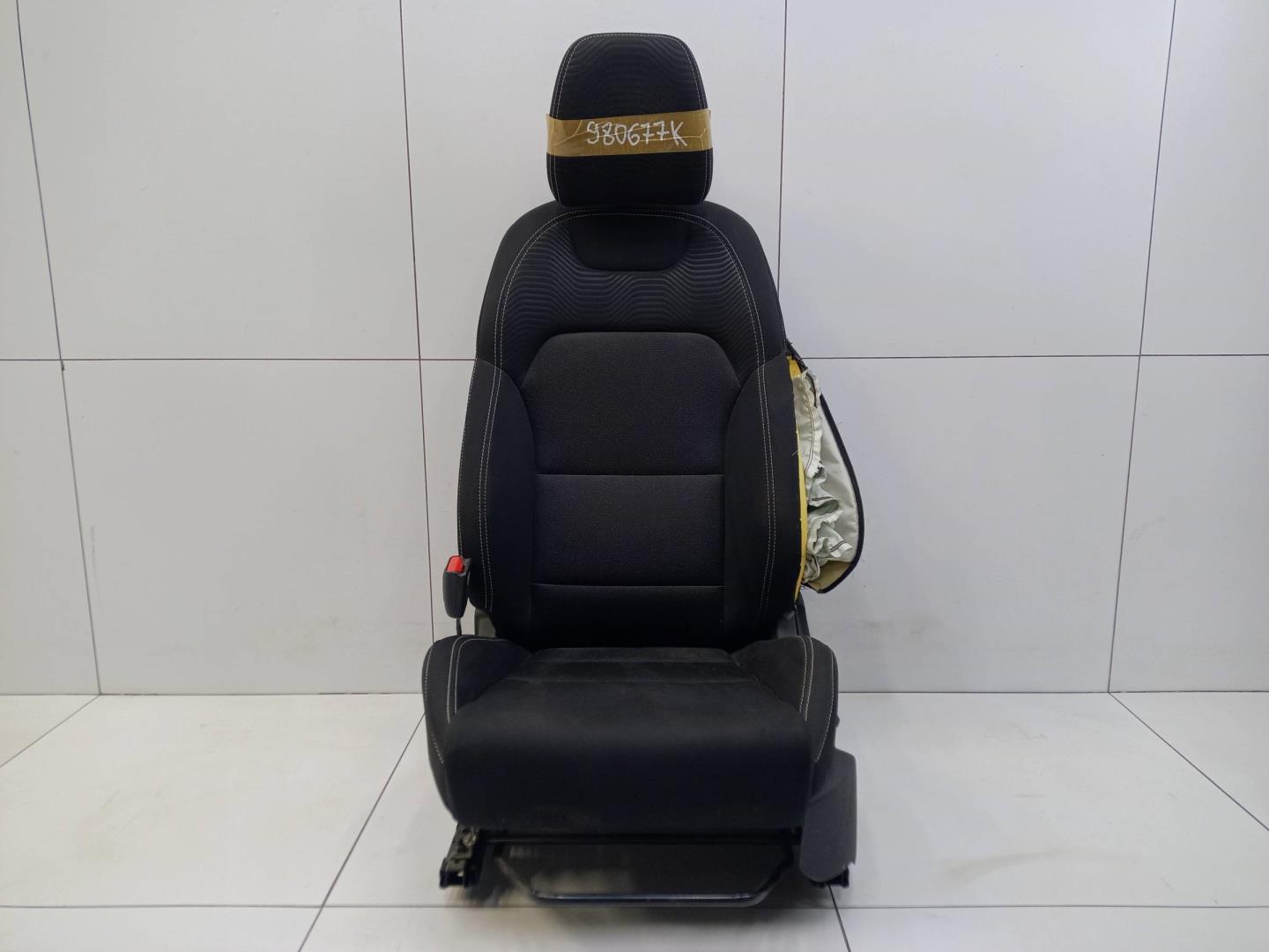 Сиденье переднее левое