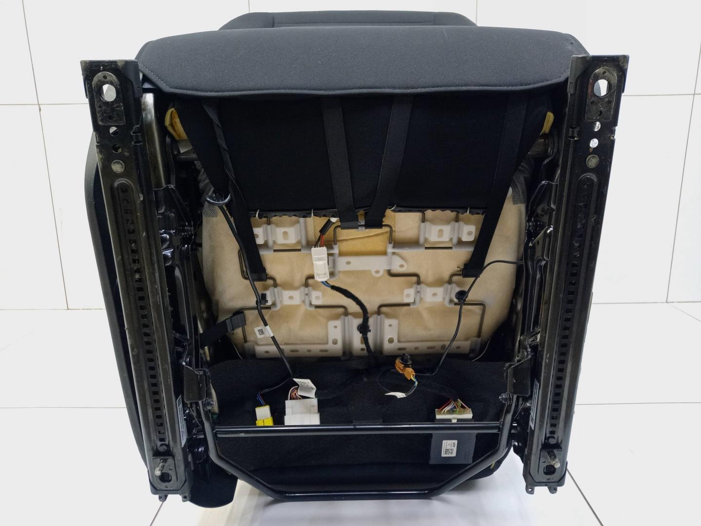 Сиденье переднее левое