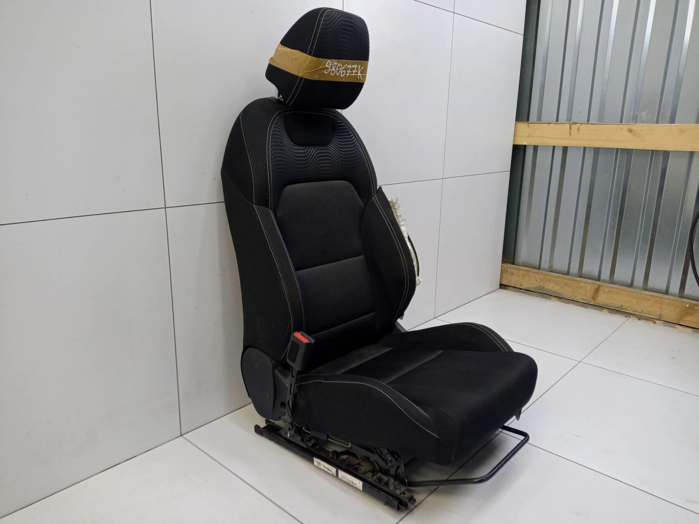 Сиденье переднее левое