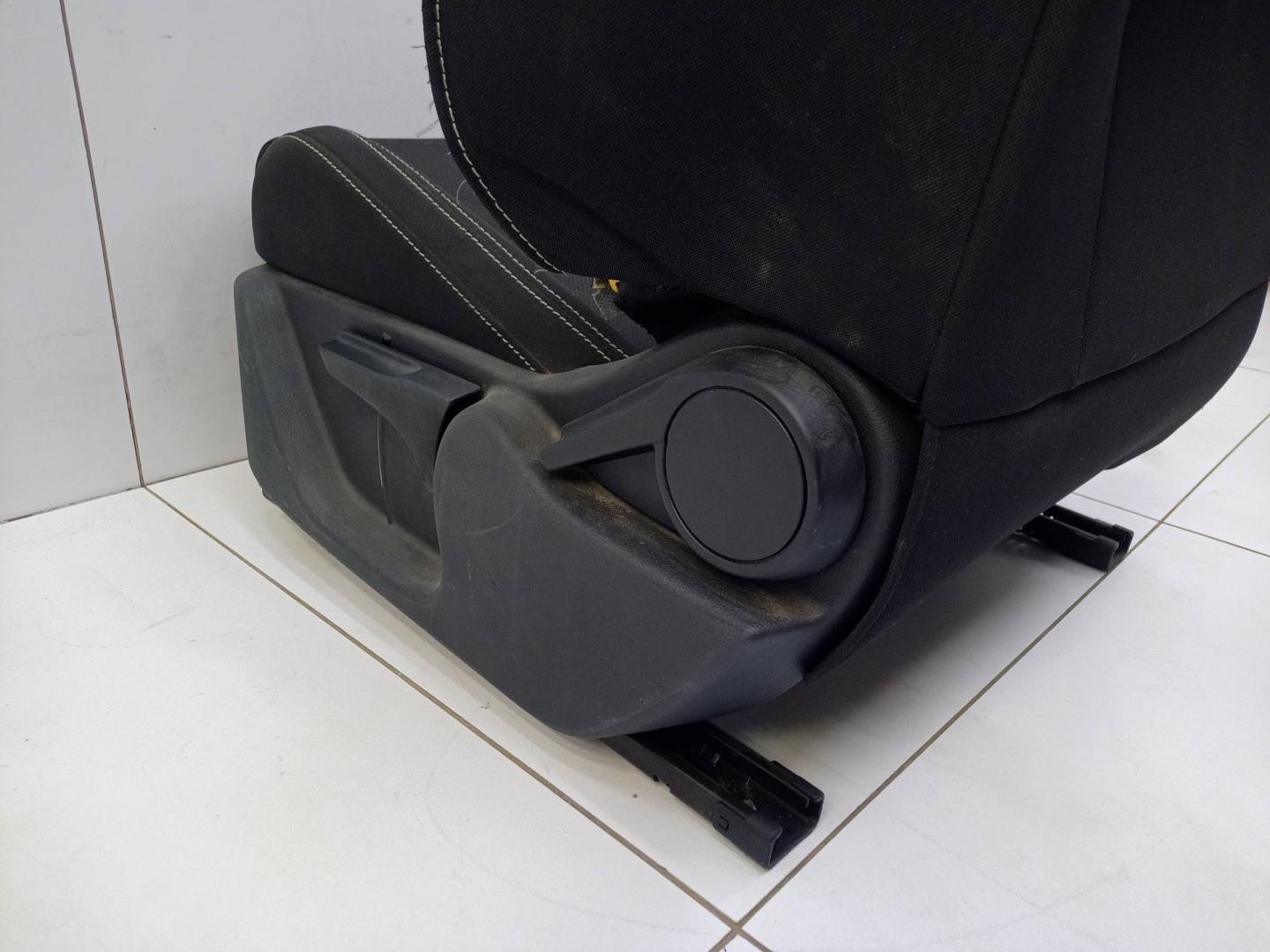 Сиденье переднее левое