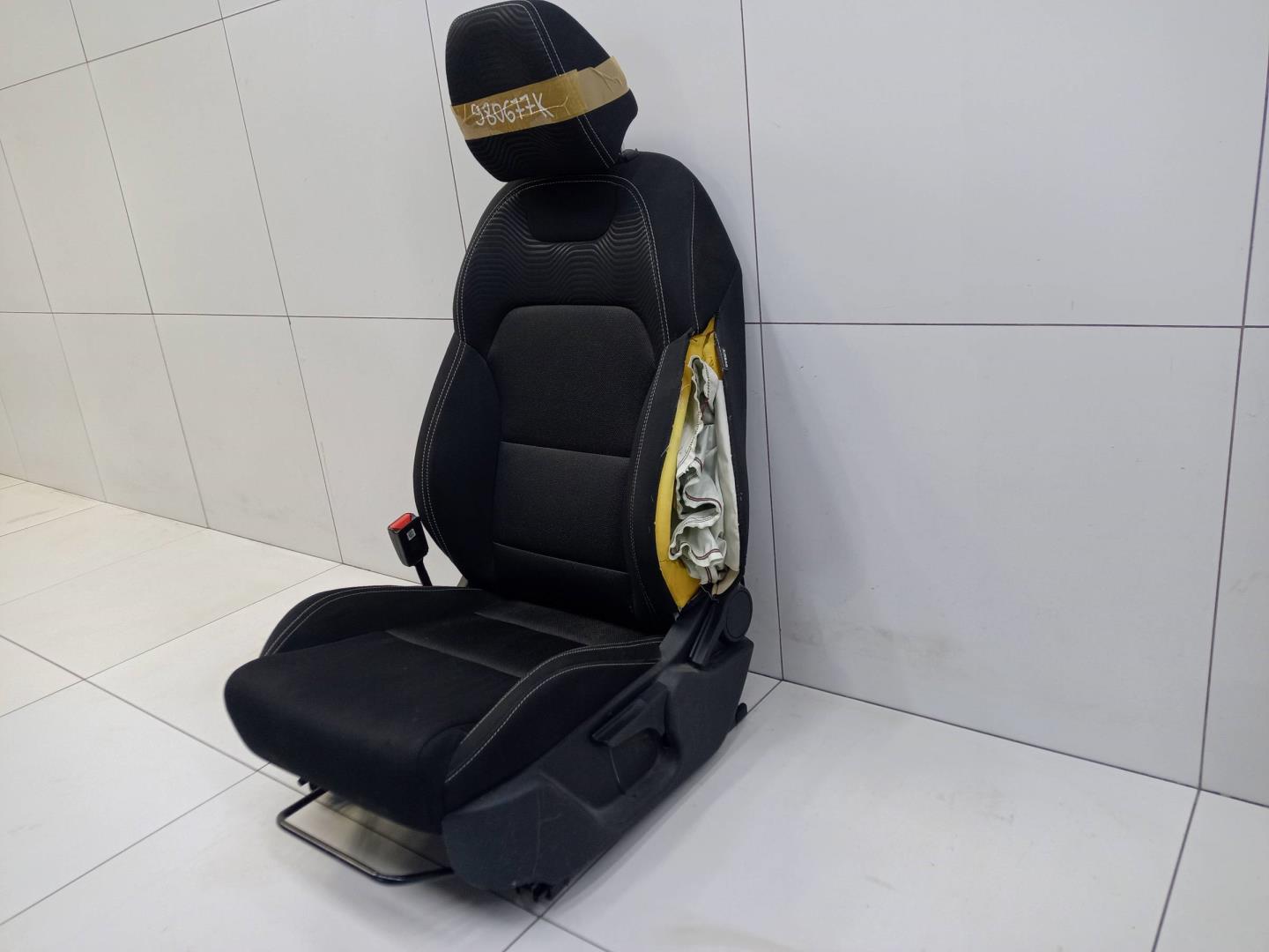 Сиденье переднее левое