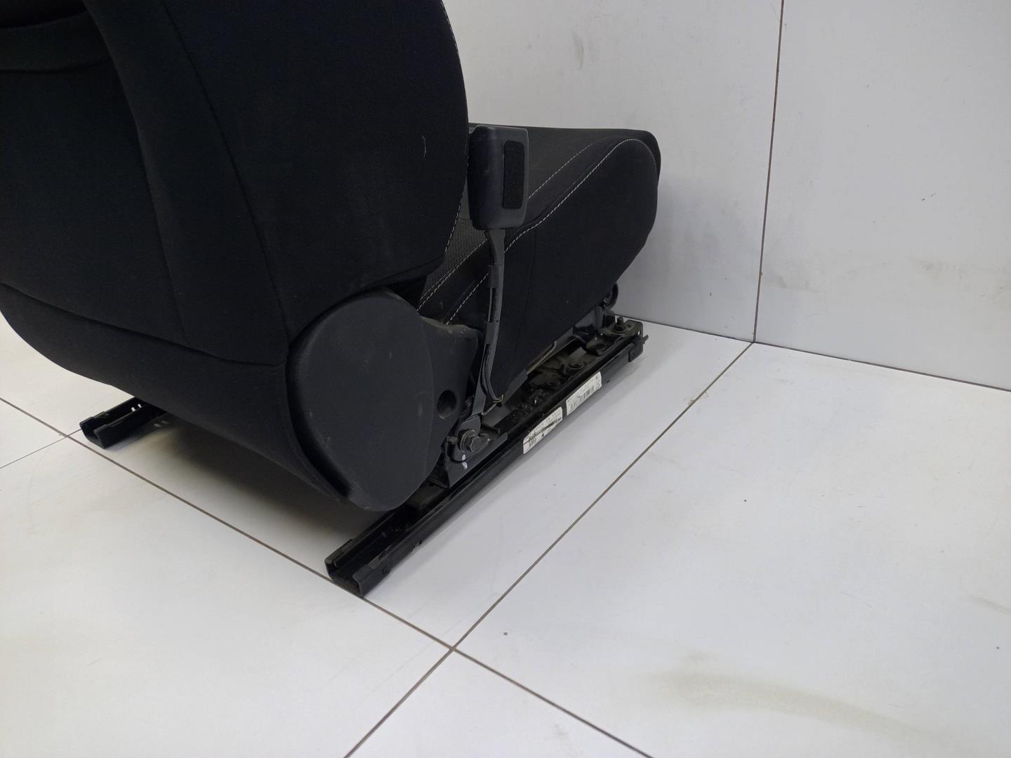 Сиденье переднее левое