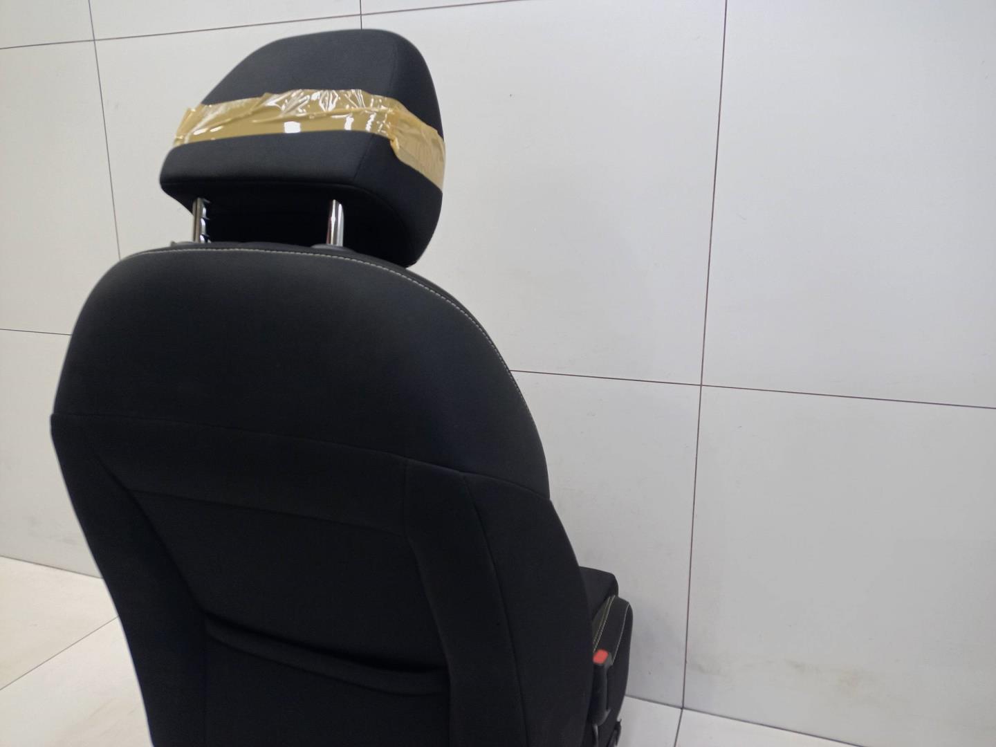 Сиденье переднее левое