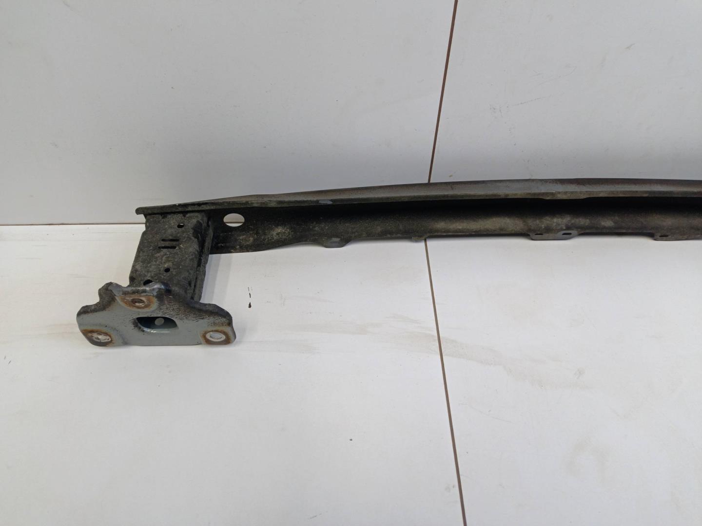 Усилитель заднего бампера