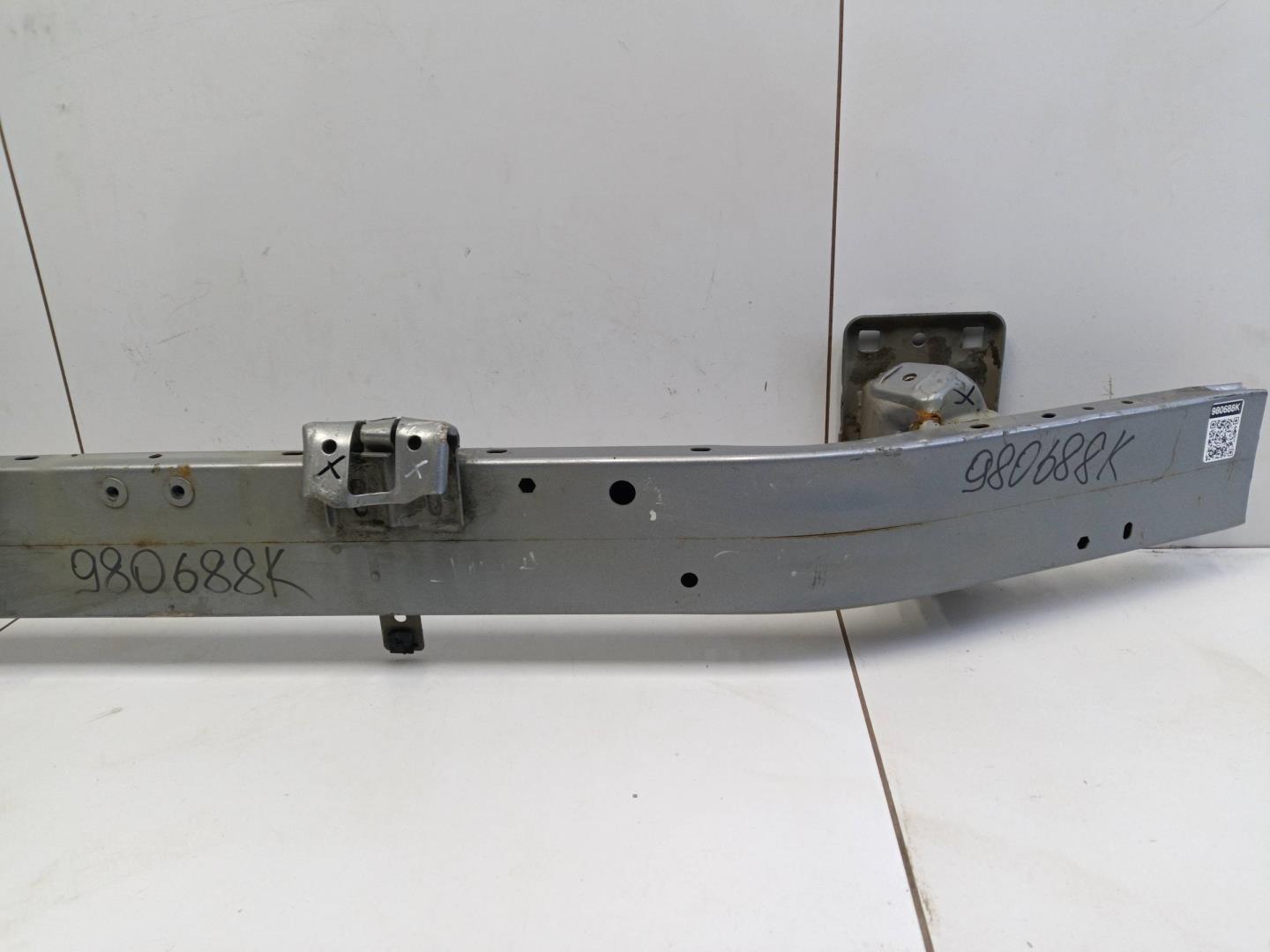 Усилитель переднего бампера