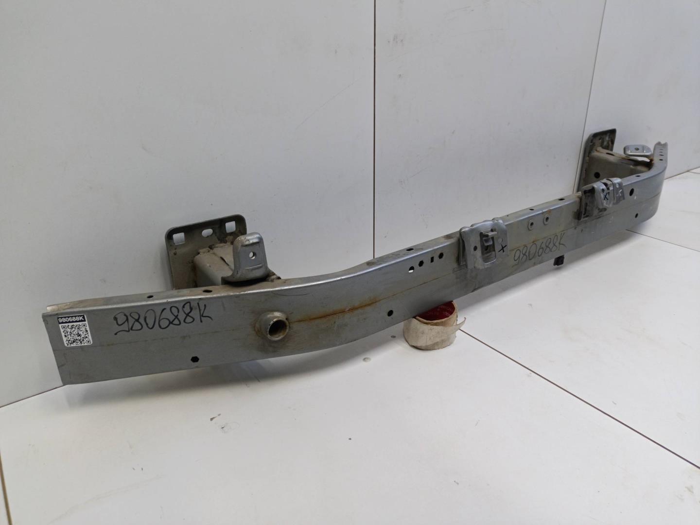 Усилитель переднего бампера