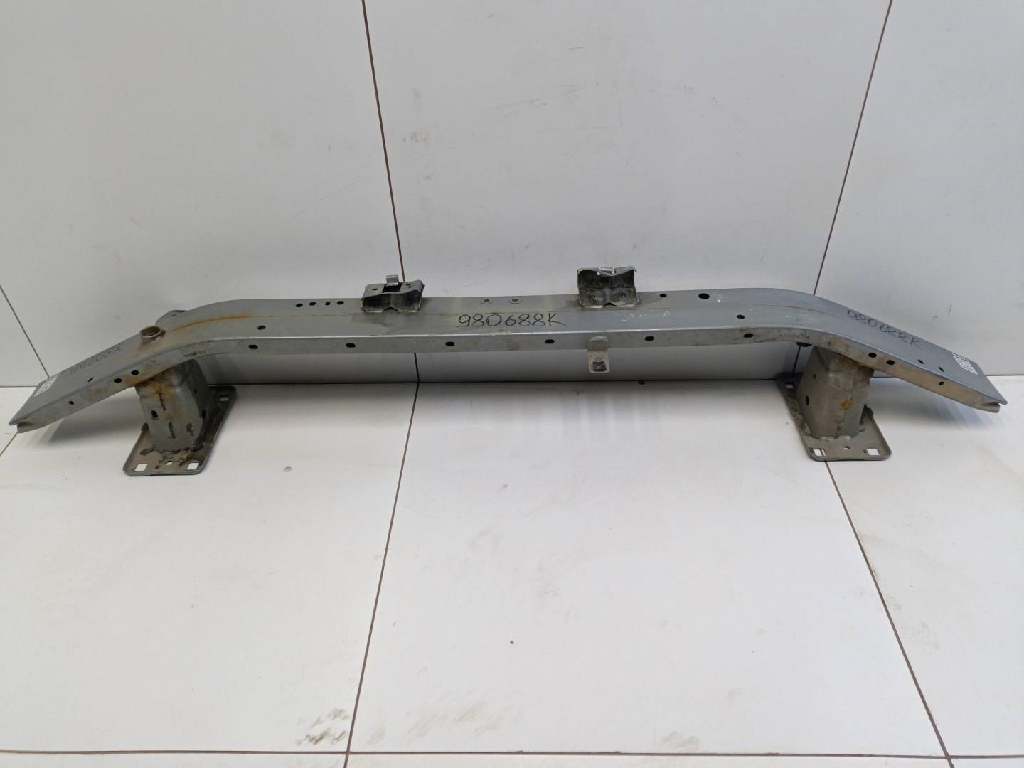 Усилитель переднего бампера