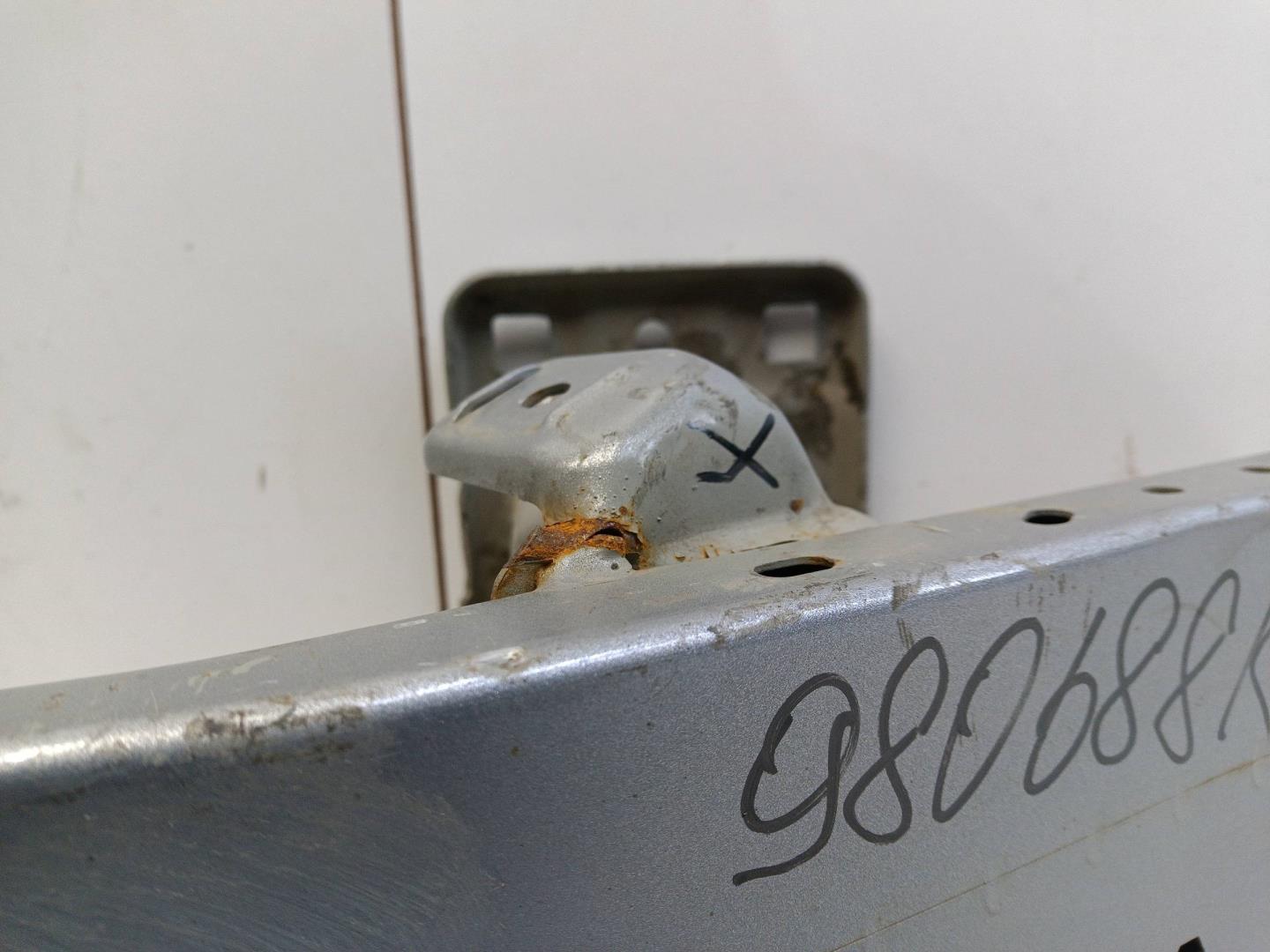 Усилитель переднего бампера