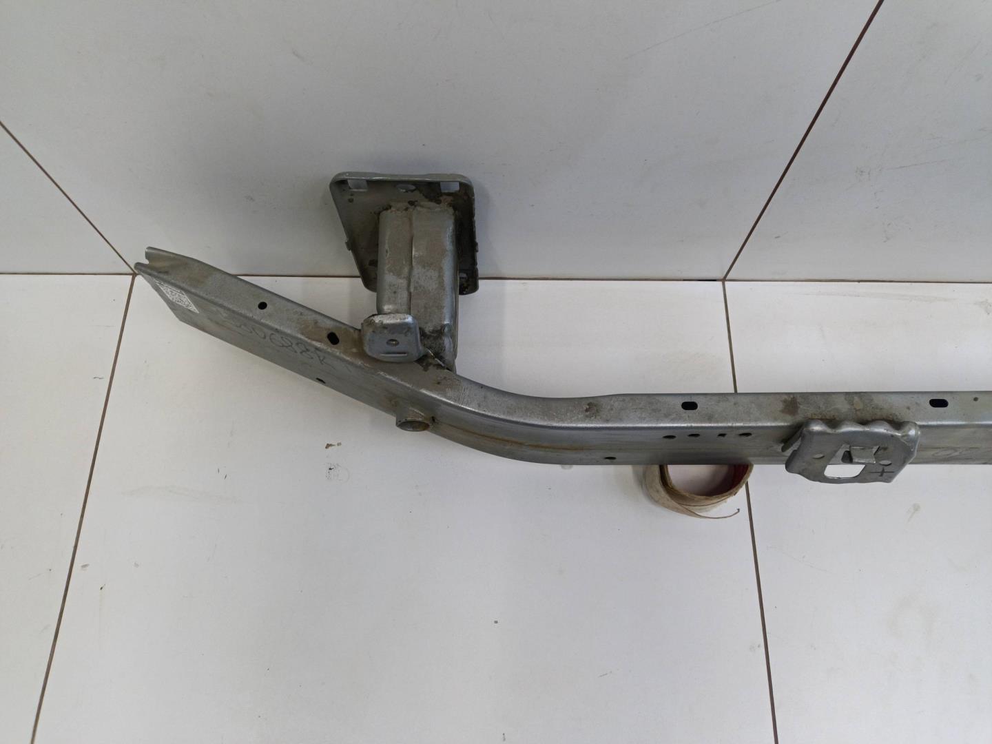 Усилитель переднего бампера