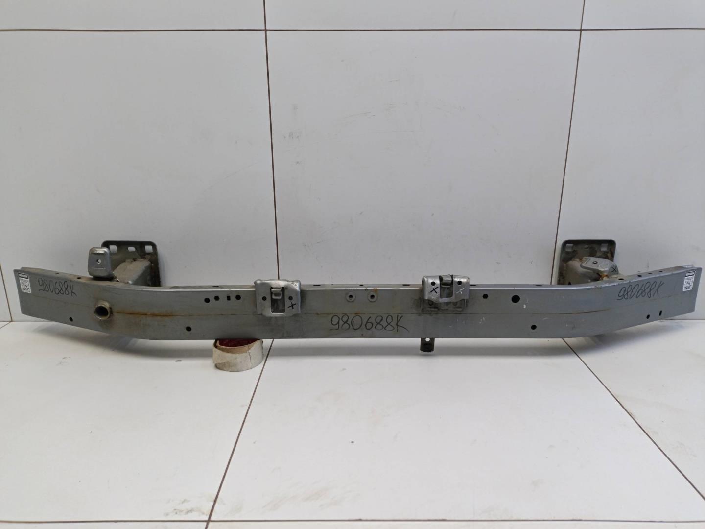 Усилитель переднего бампера