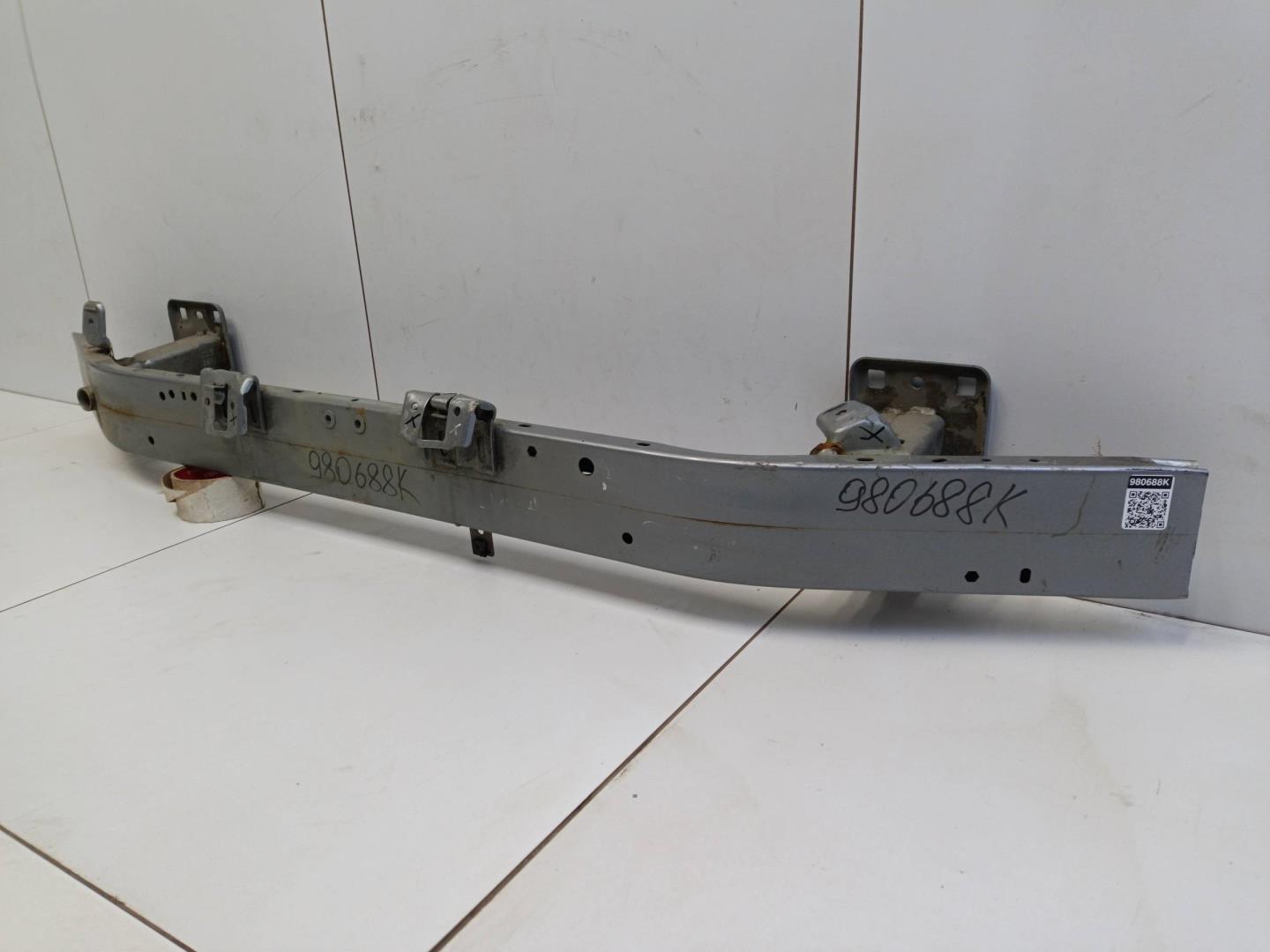 Усилитель переднего бампера