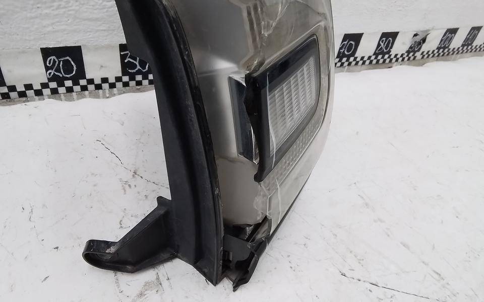 Фонарь задний правый