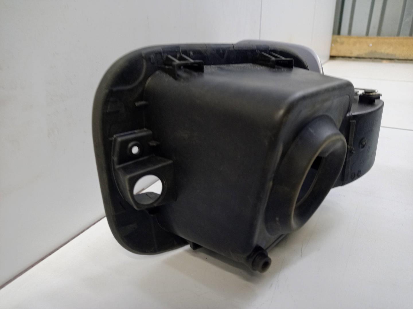 Лючок бензобака