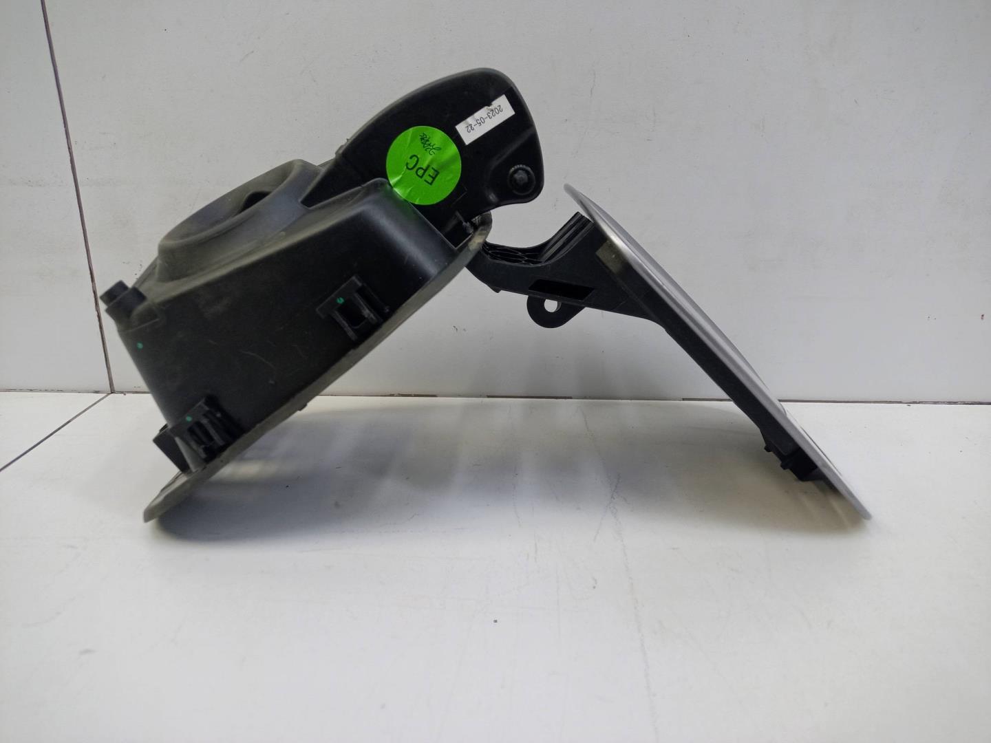 Лючок бензобака