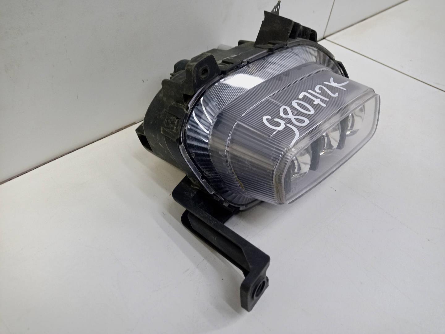 Фара противотуманная правая