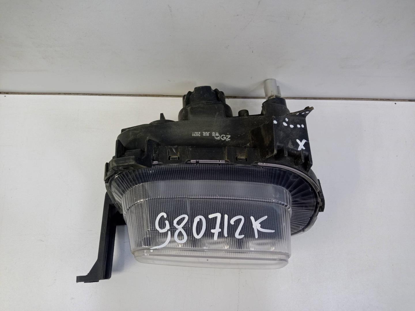 Фара противотуманная правая