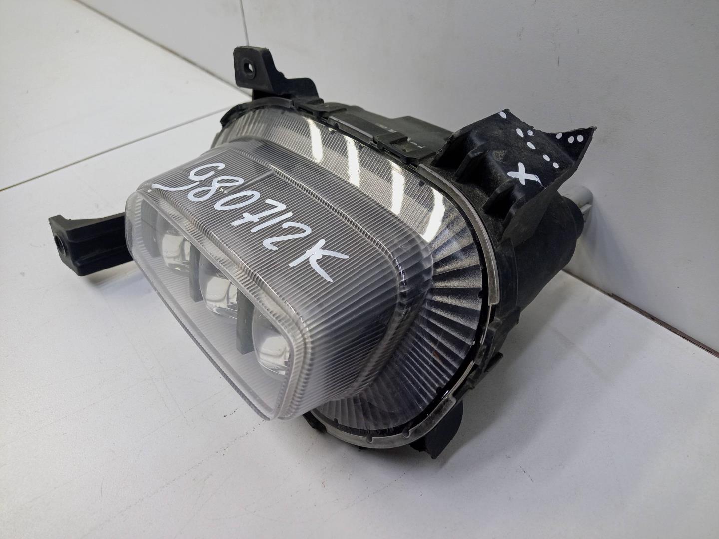 Фара противотуманная правая