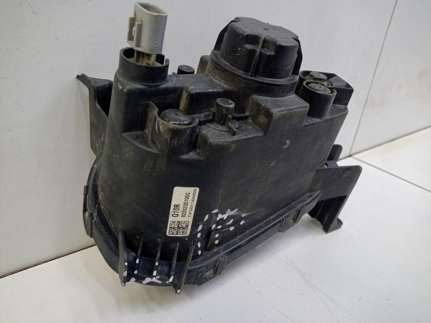 Фара противотуманная правая