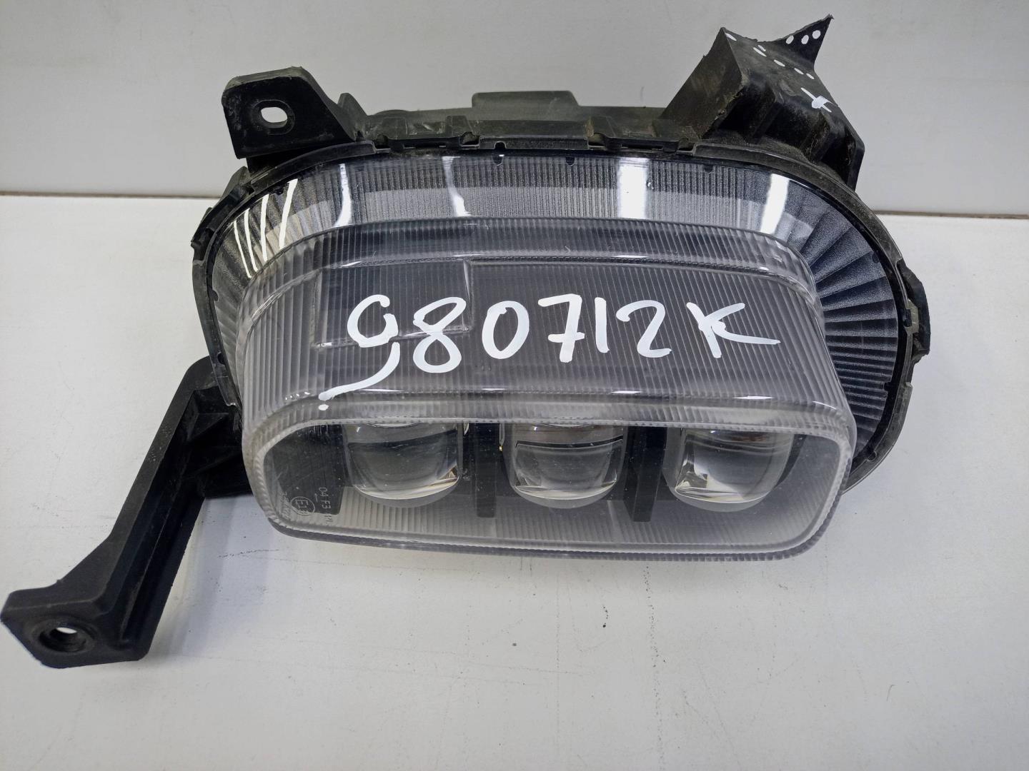 Фара противотуманная правая