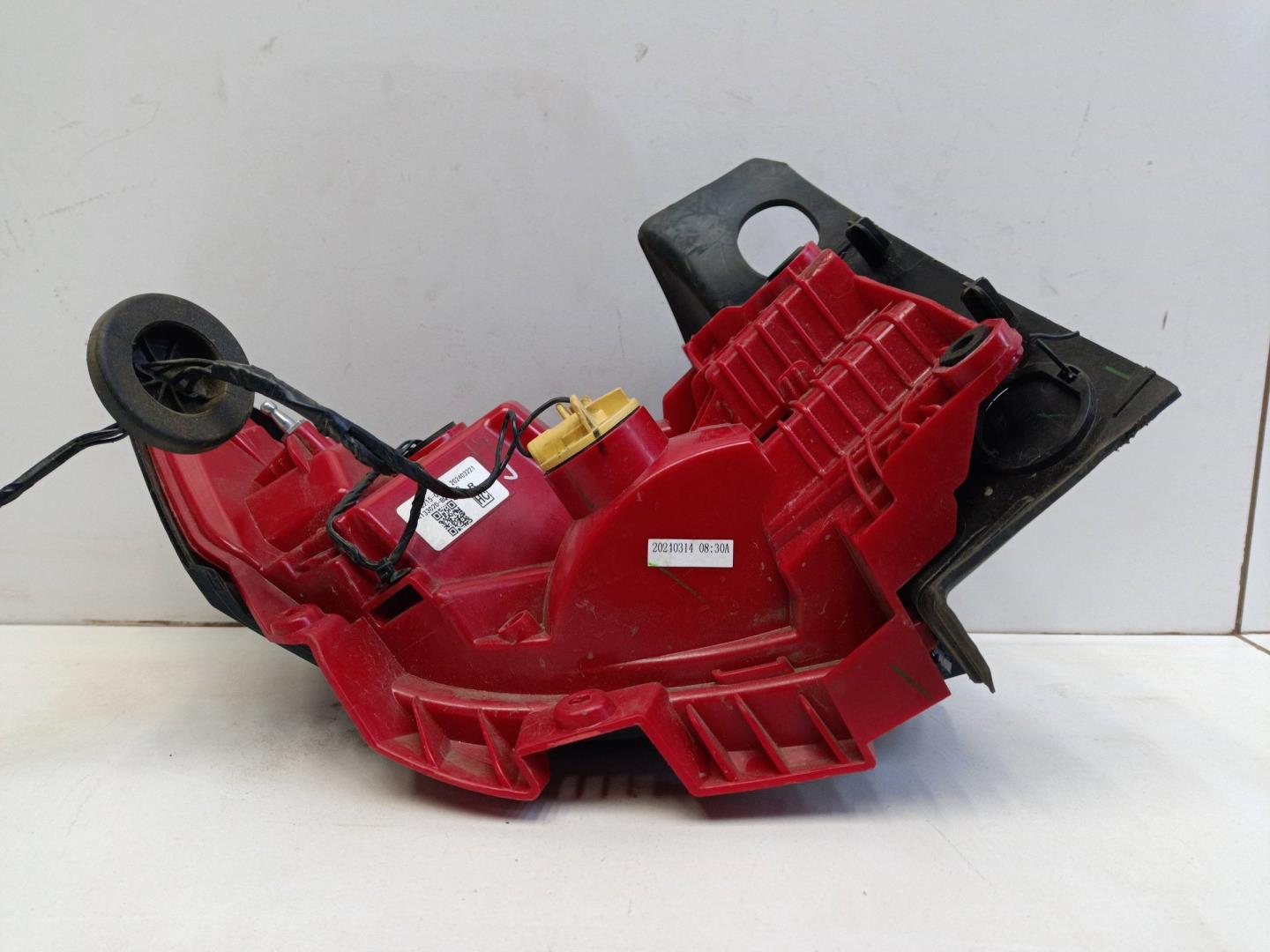 Фонарь задний наружный правый