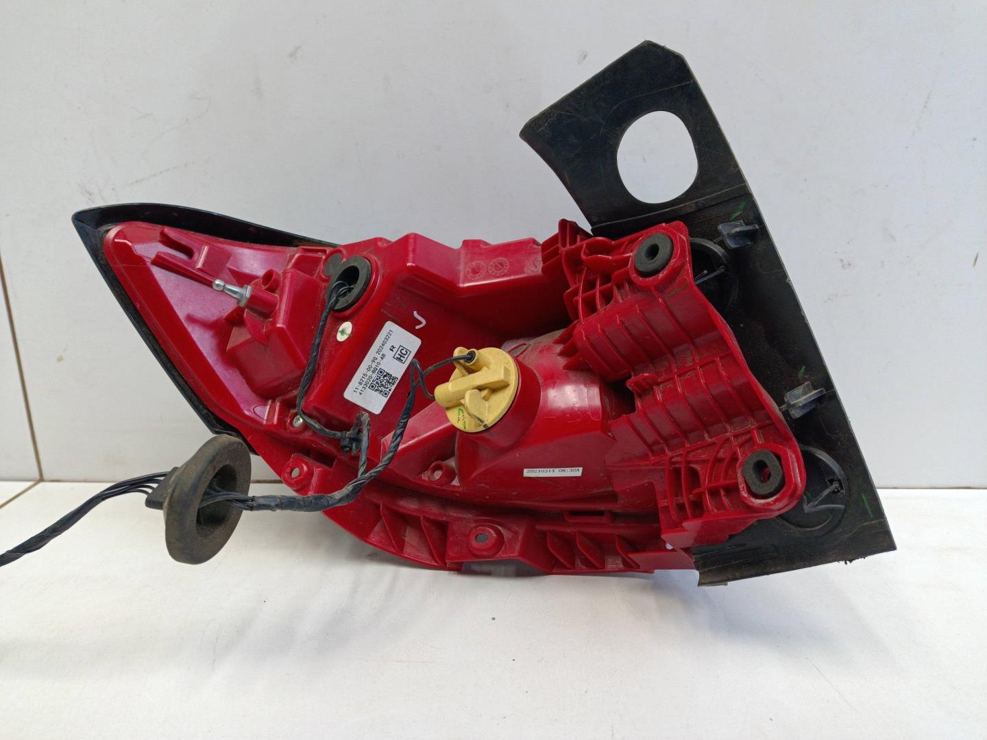 Фонарь задний наружный правый