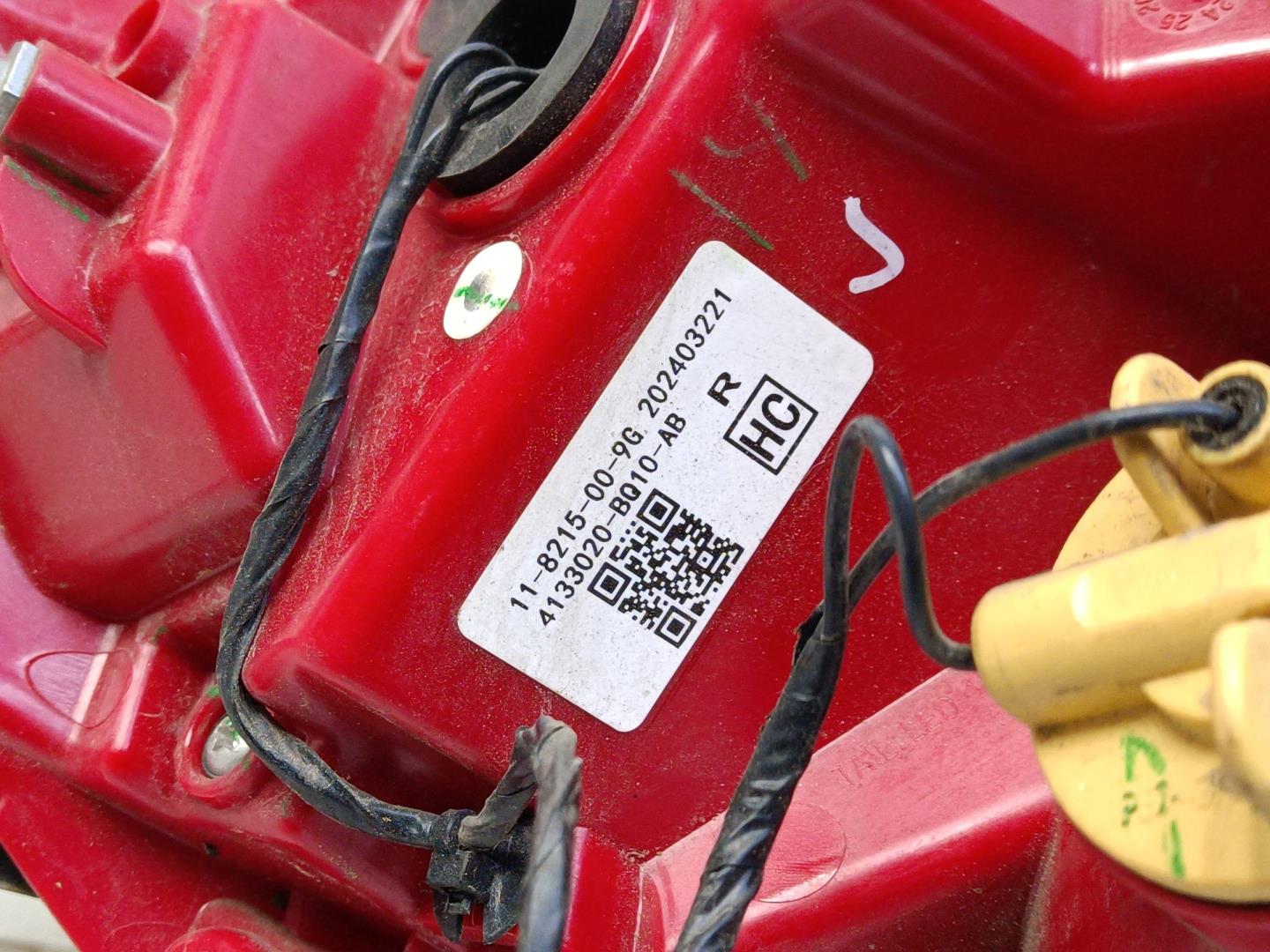 Фонарь задний наружный правый