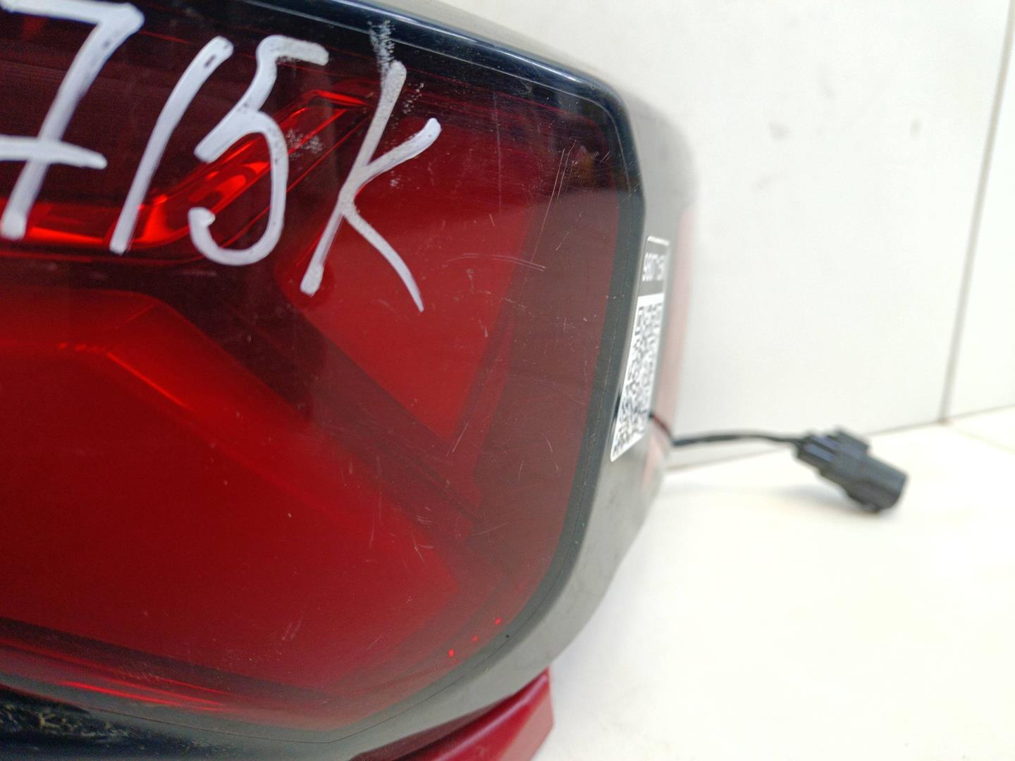 Фонарь задний наружный правый