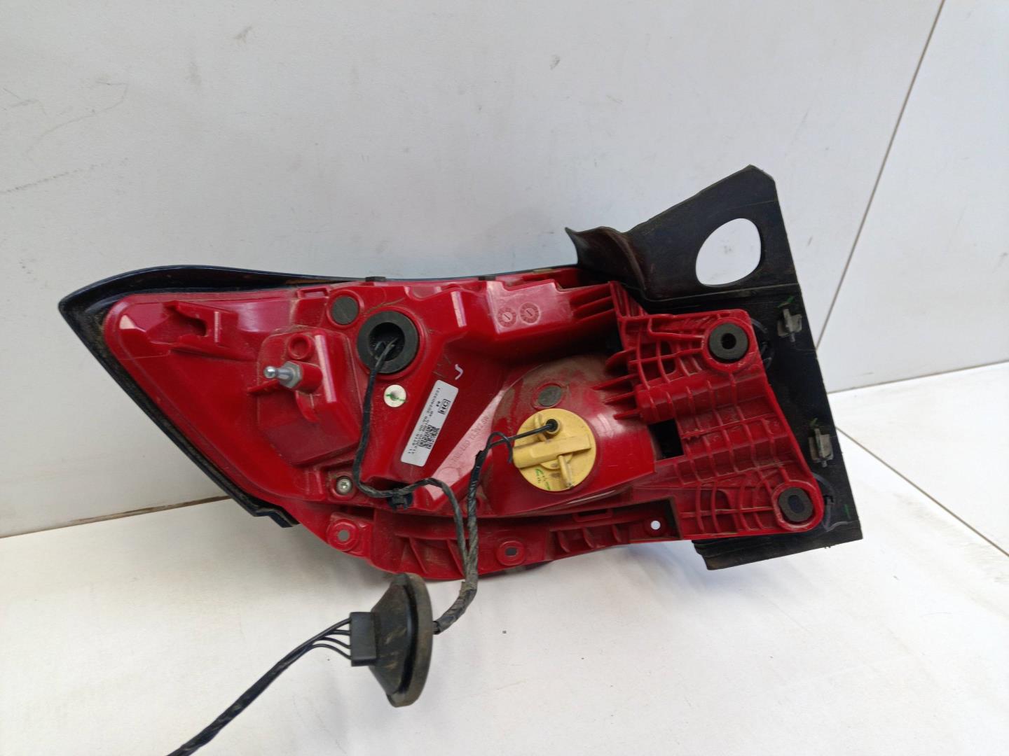 Фонарь задний наружный правый