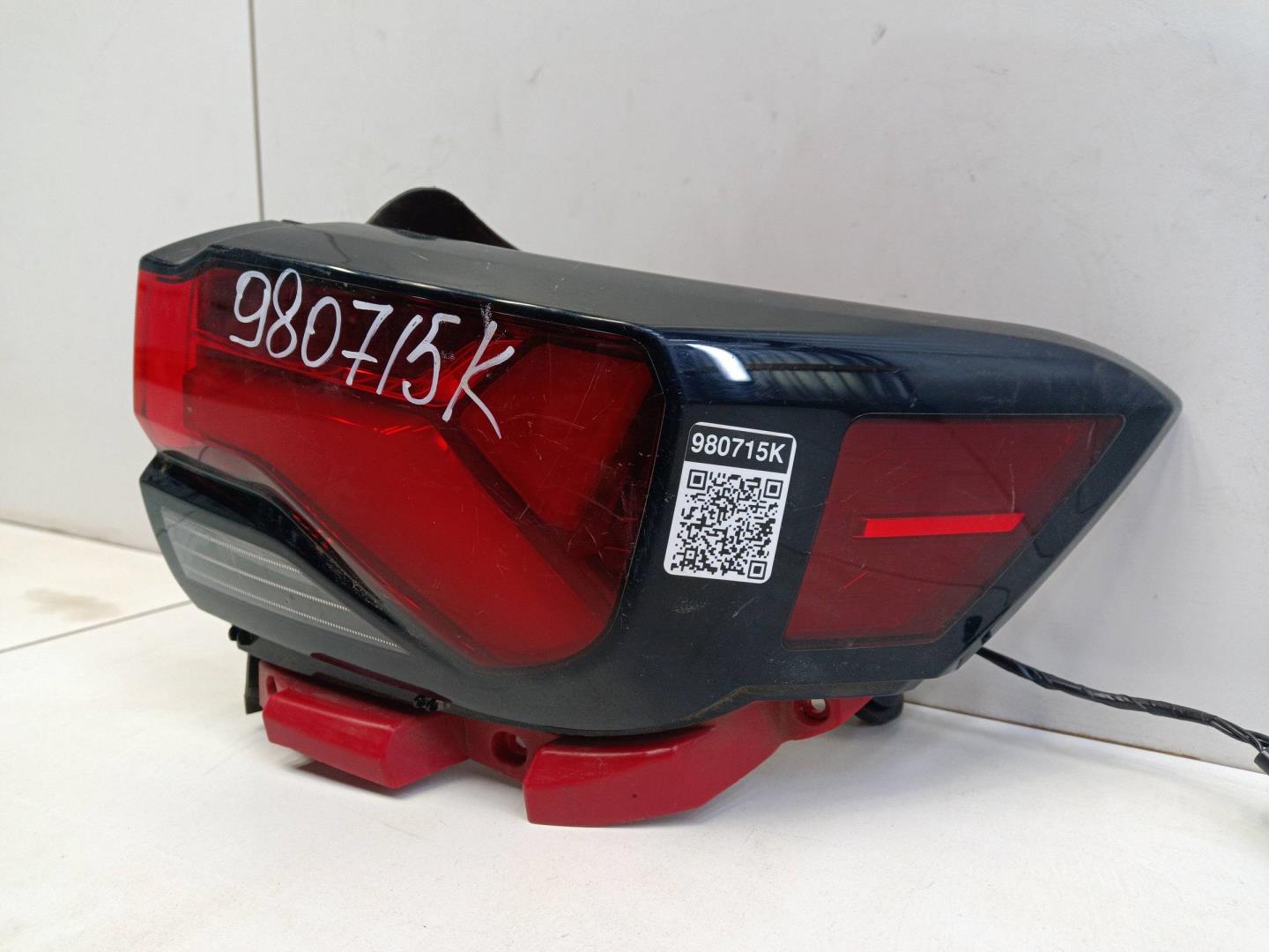 Фонарь задний наружный правый