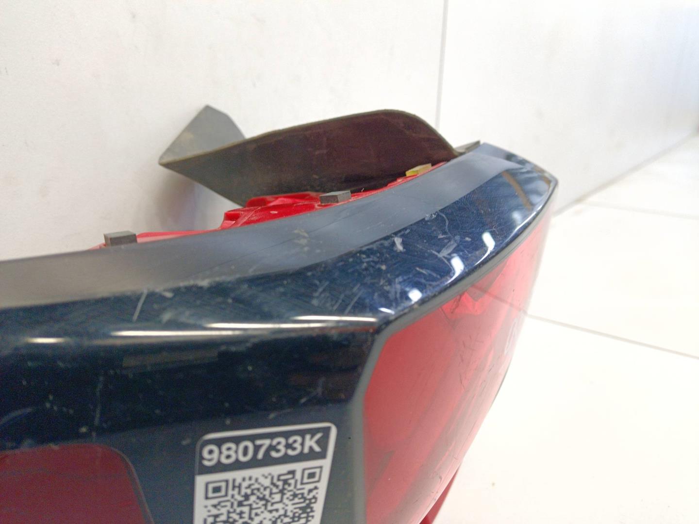 Фонарь задний наружный левый