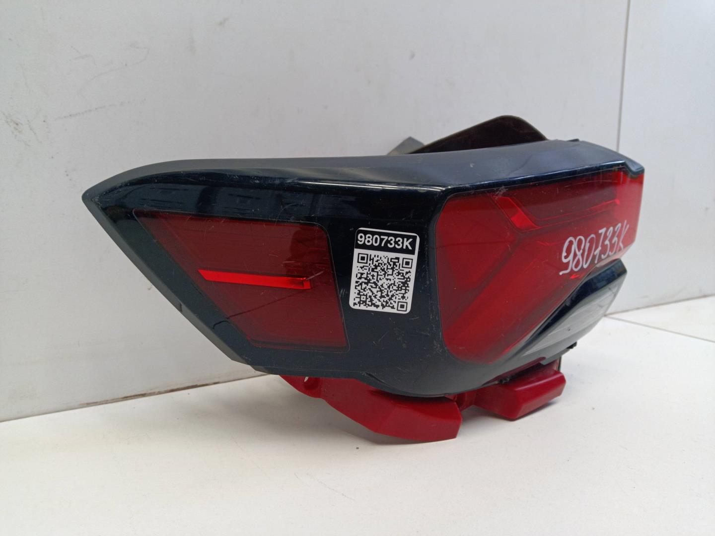 Фонарь задний наружный левый