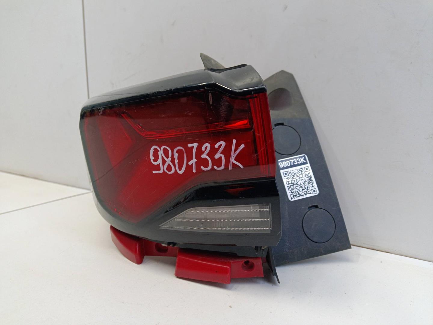 Фонарь задний наружный левый