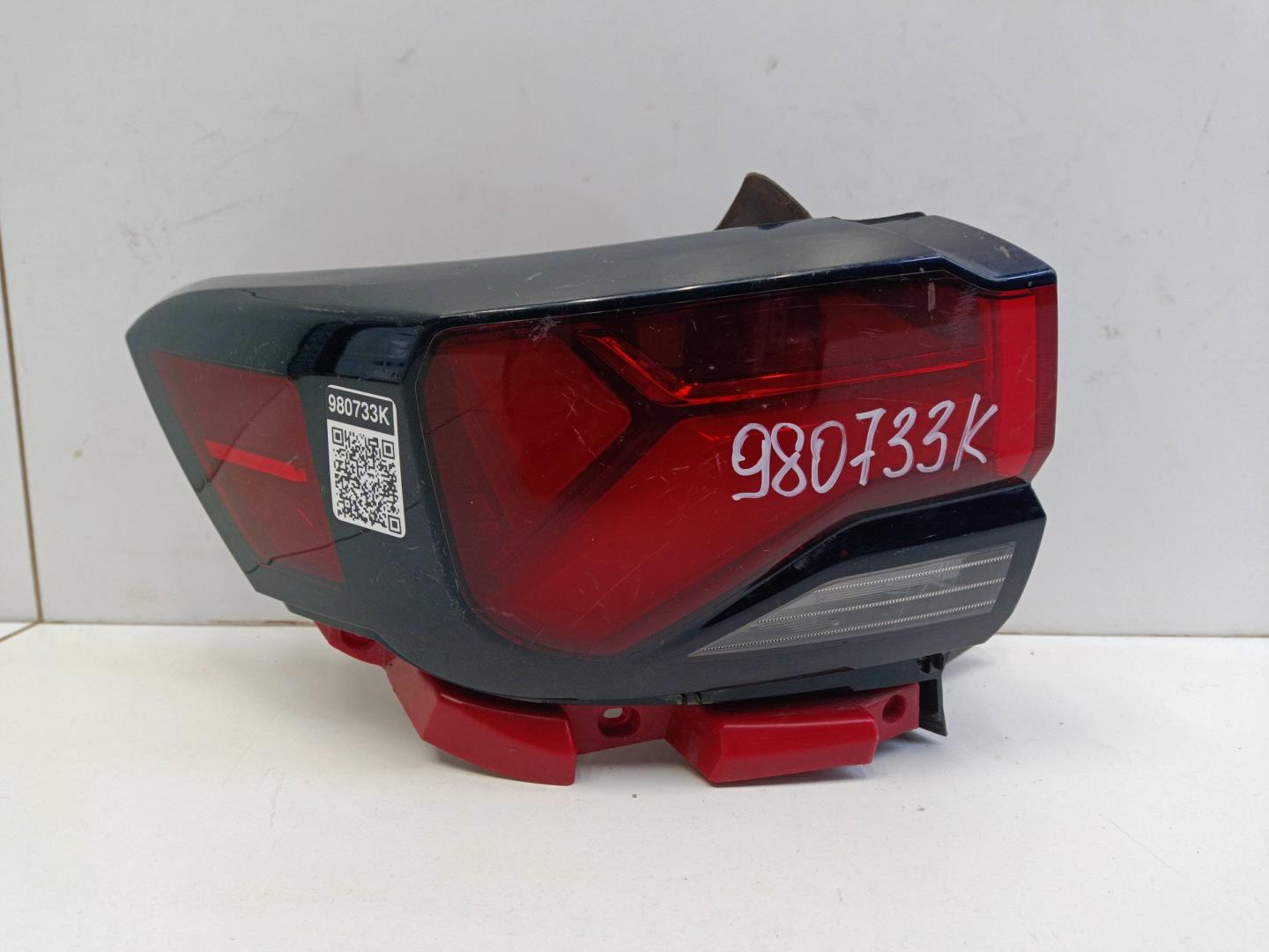 Фонарь задний наружный левый