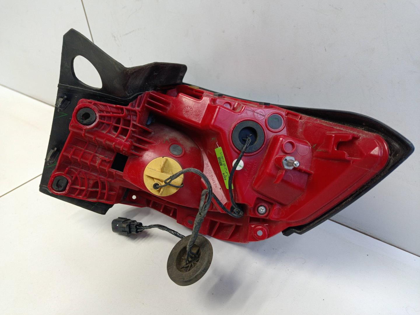 Фонарь задний наружный левый