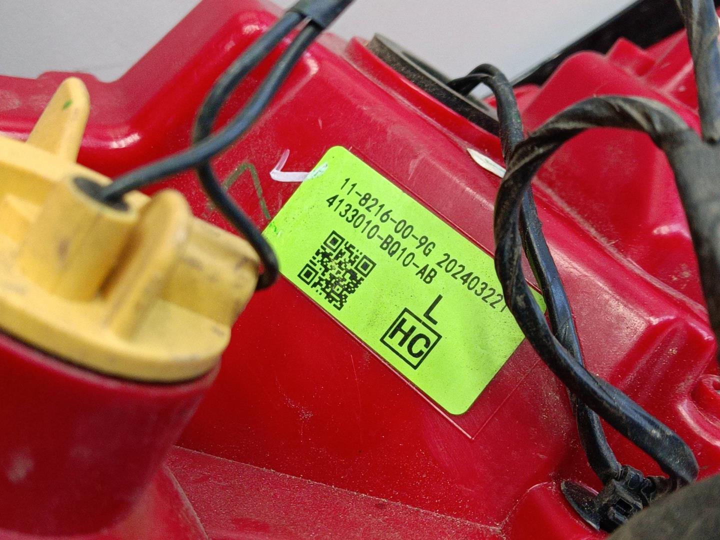 Фонарь задний наружный левый