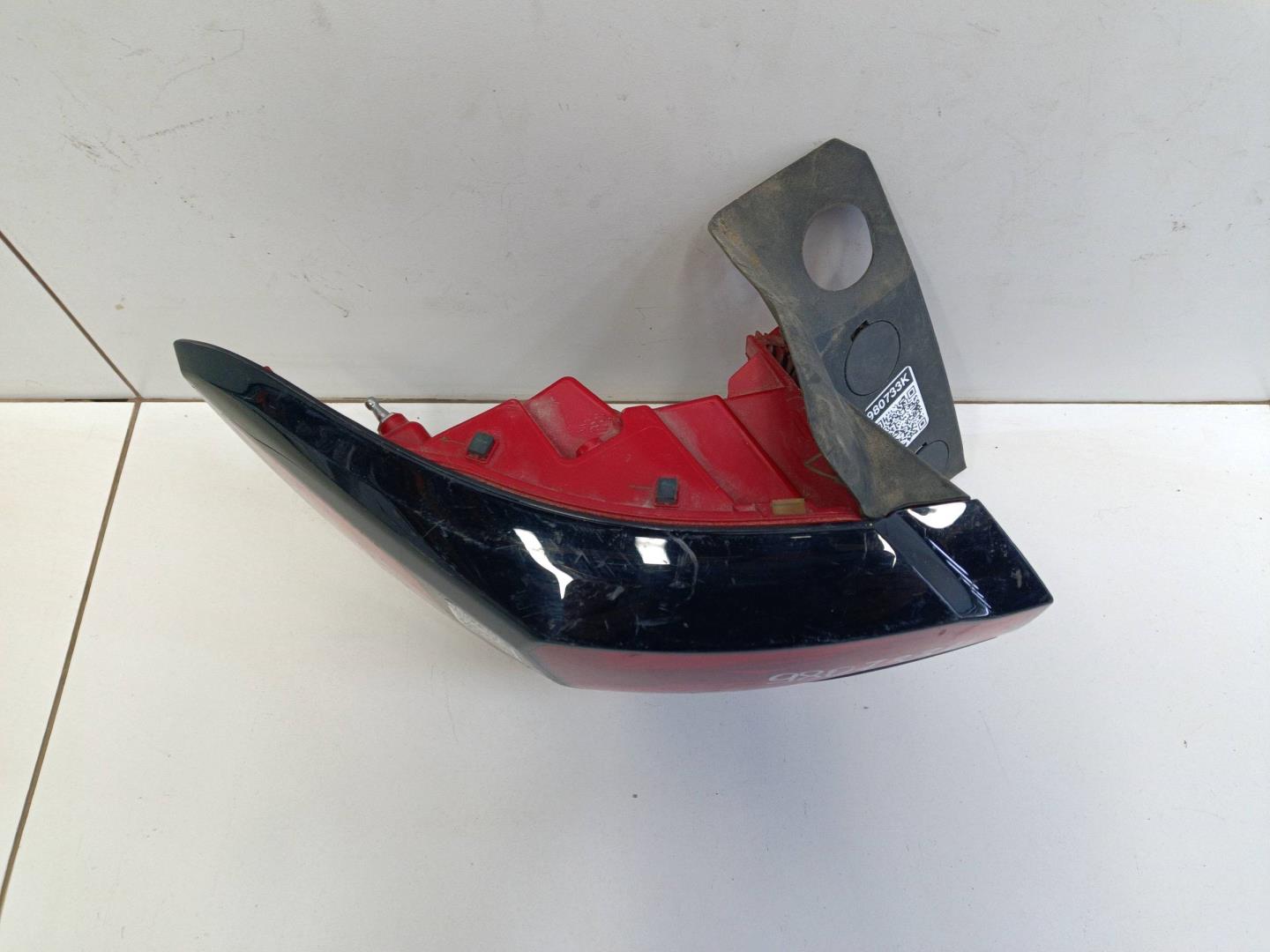 Фонарь задний наружный левый