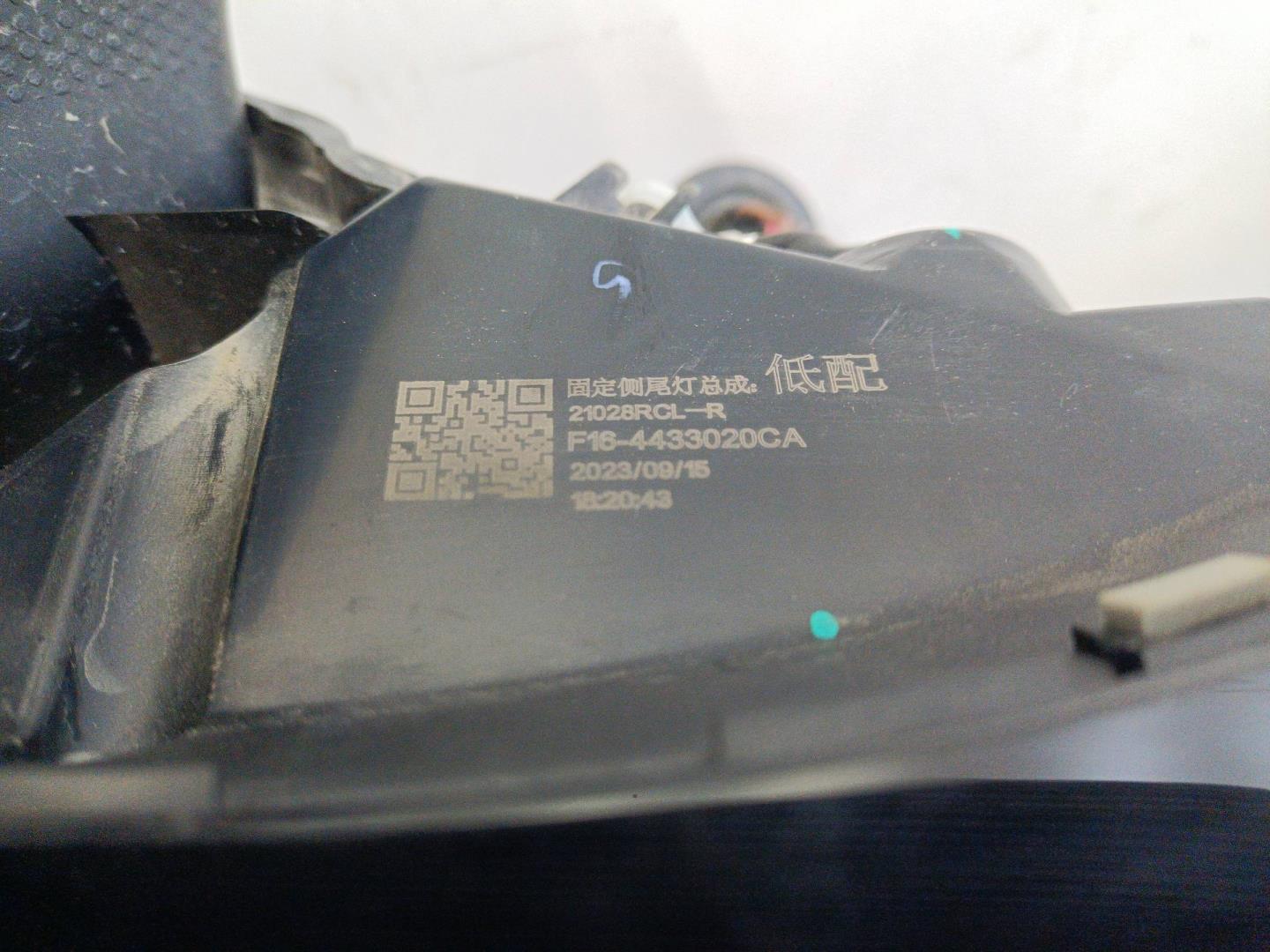 Фонарь задний наружный правый