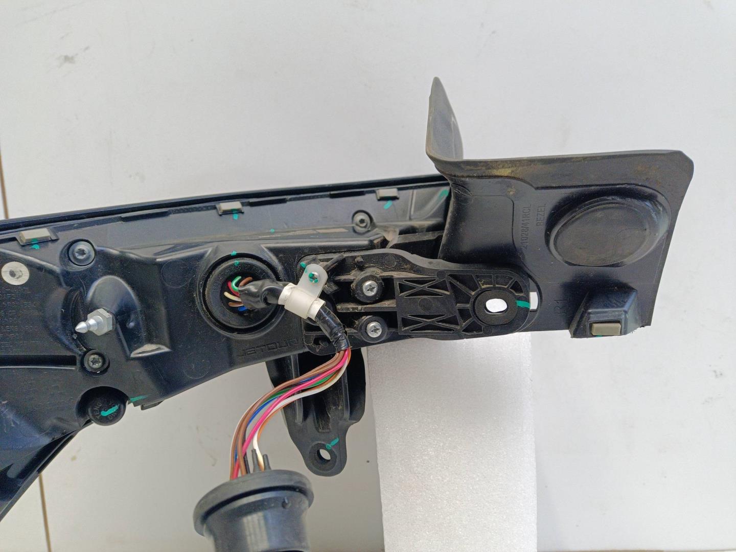 Фонарь задний наружный правый